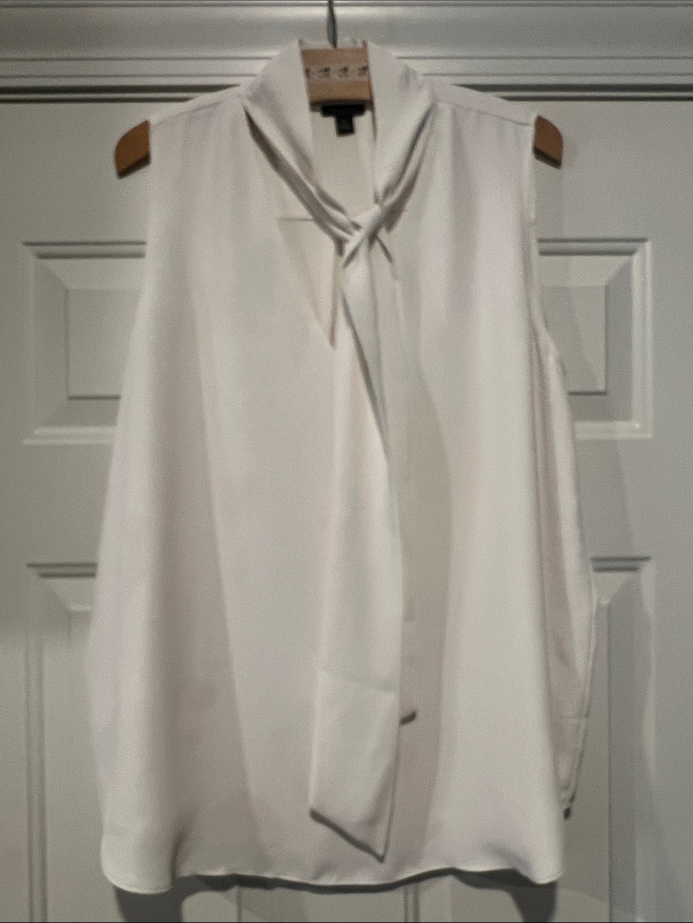 Ann Taylor Women’s Sz XL Sleeveless Tie-Neck Top Cream Career Work Capsule